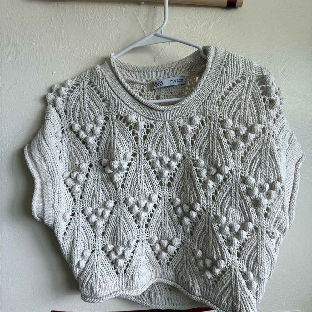 Zara Cream Crew Neck Sweater with Intricate Knit Design